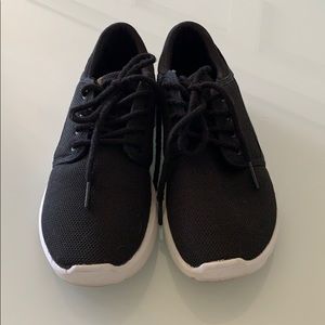 Etnies athletic sneakers